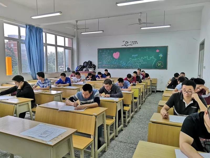 成都精沛職業技能培訓中心2019年9月技師職業技能鑒定工作圓滿結束！